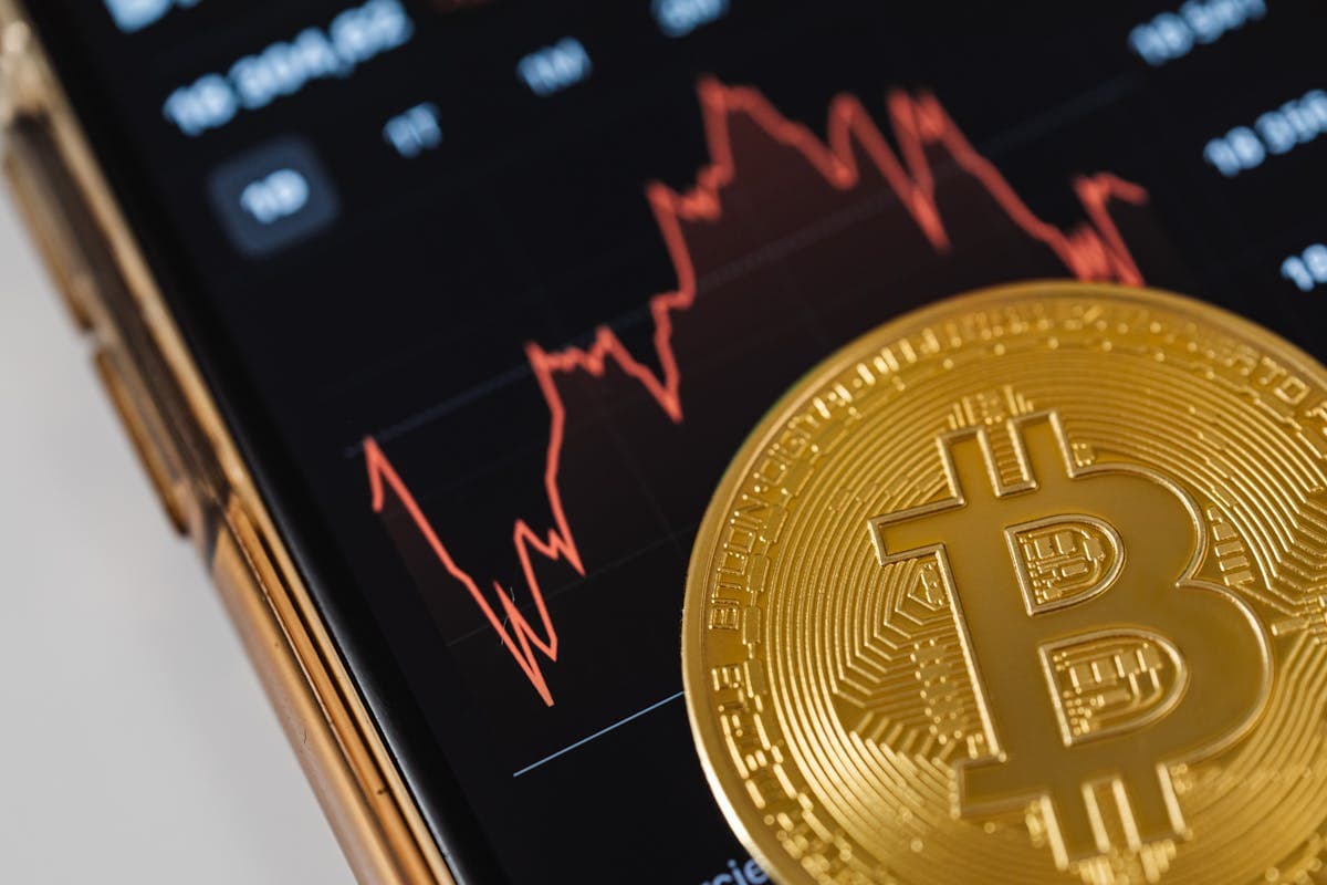 Bitcoin Dumps to $70K After the Fed. $542 Million in Liquidations Later, Now What?