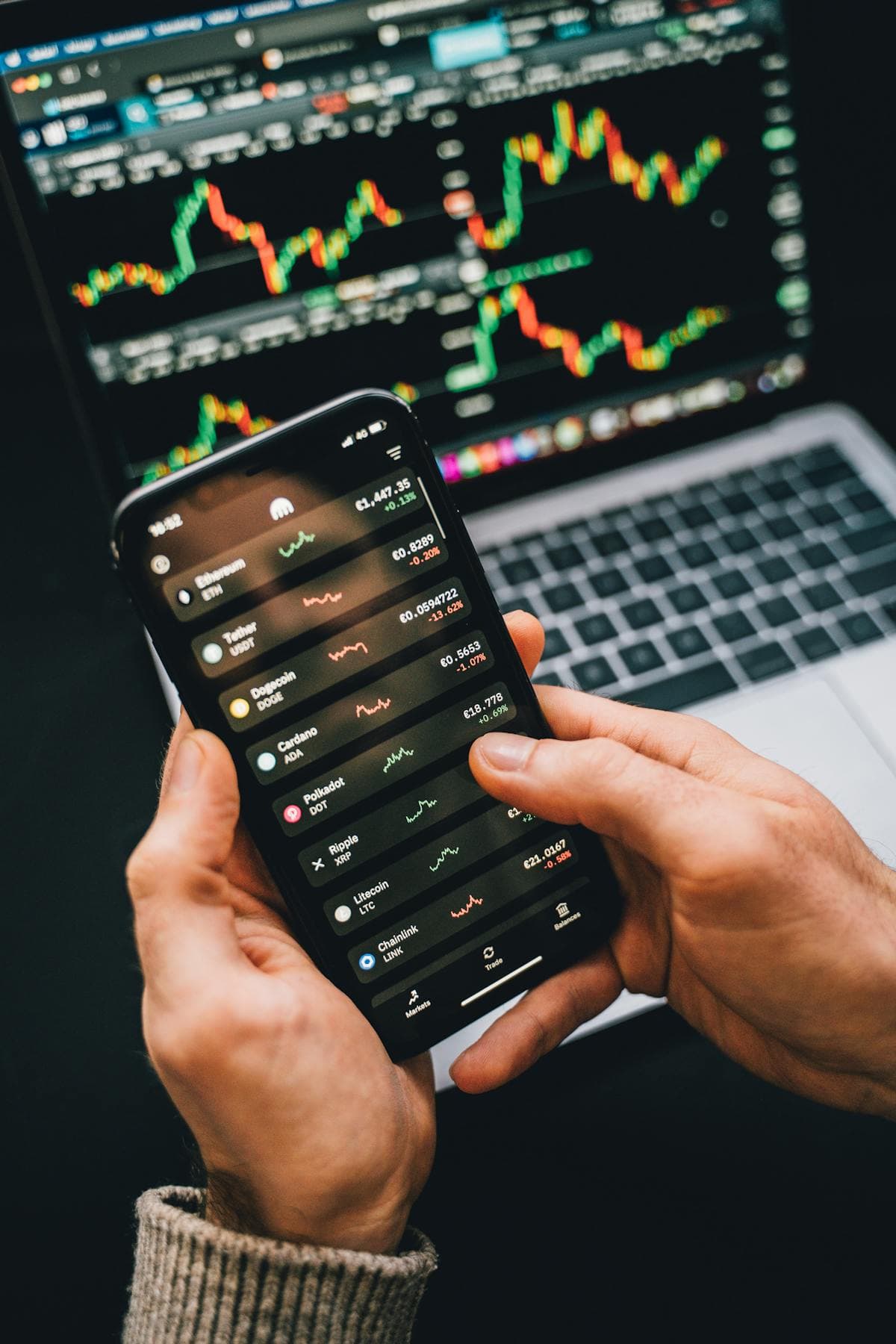 Banks vs. Crypto: The Stablecoin Yield Fight That's Stalling America's Biggest Crypto Bill